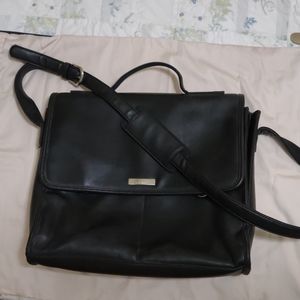Nine West messenger bag. Smoke free home.  No nicks, scrapes or scuffs